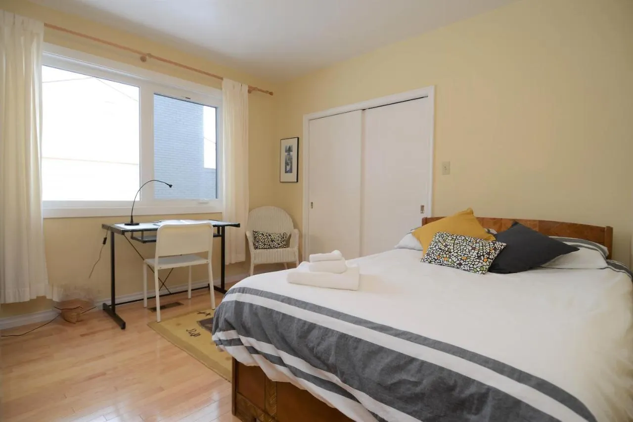 Kwatera prywatna U Of A Homestay, Trails & Whyte Ave Edmonton